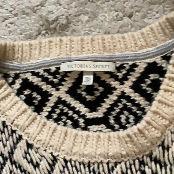 Gorgeous Victoria’s Secret Sweater 🖤🖤🖤 - Picture 2 of 8